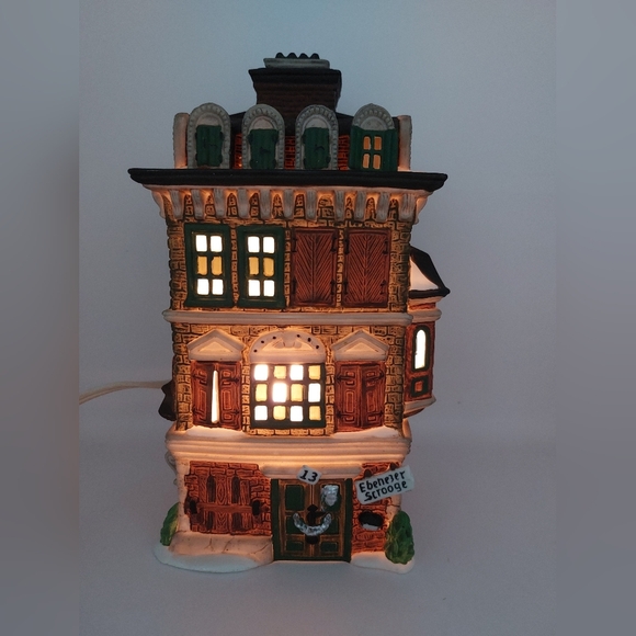 Vtg Department 56 "The Flat of Ebenezer Scrooge" Retired - Picture 7 of 7
